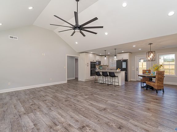 4th image of 471 Summerfield Dr