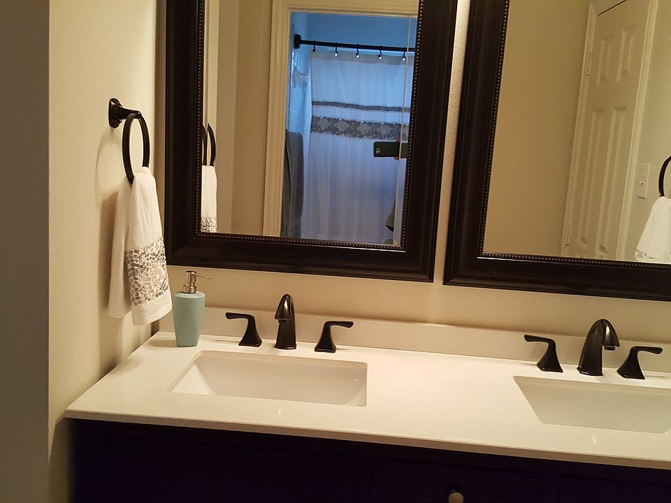 Jack & Jill bath