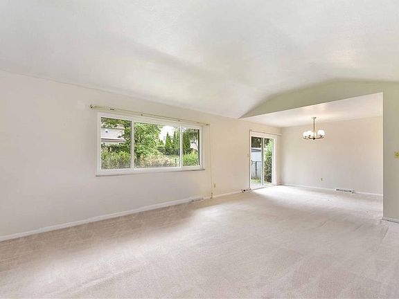 3rd image of 5387 Berkshire Dr
