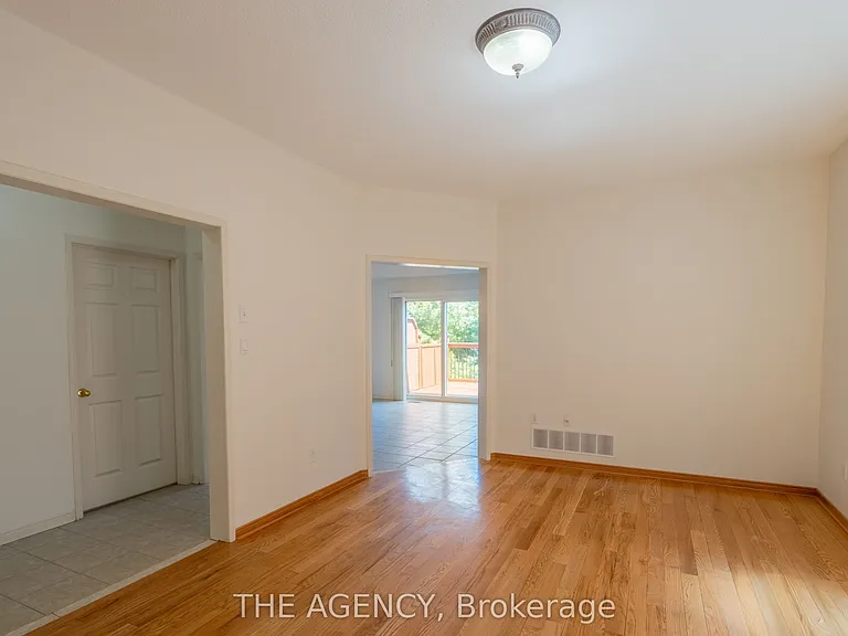 45 Silvervalley Dr #UPPER — Photo 7