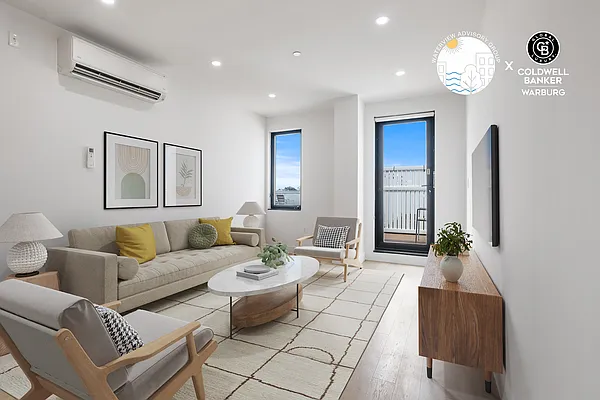 Living room, photo 1