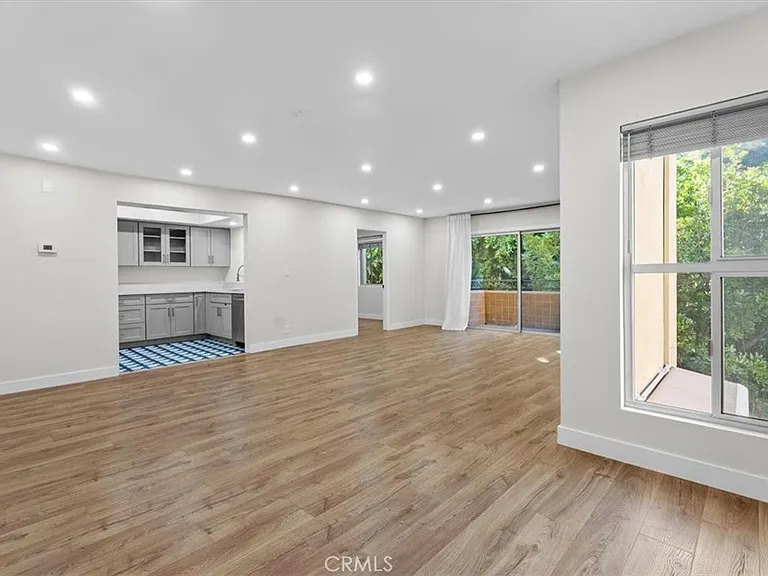 6752 Hillpark Dr #303 — Photo 5