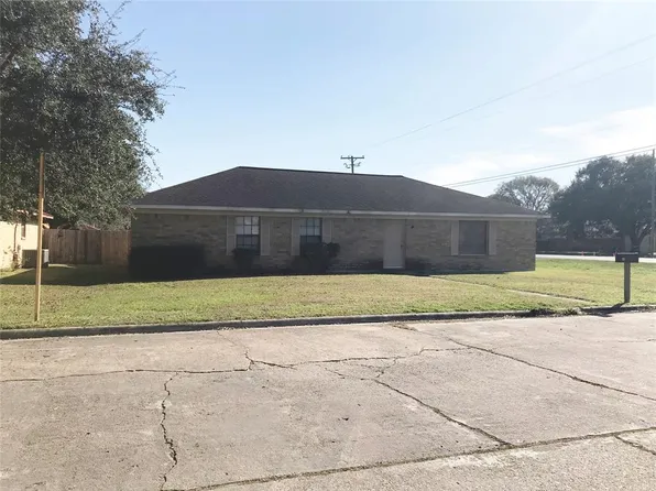 17 Misty Ln, Bay City, TX 77414
