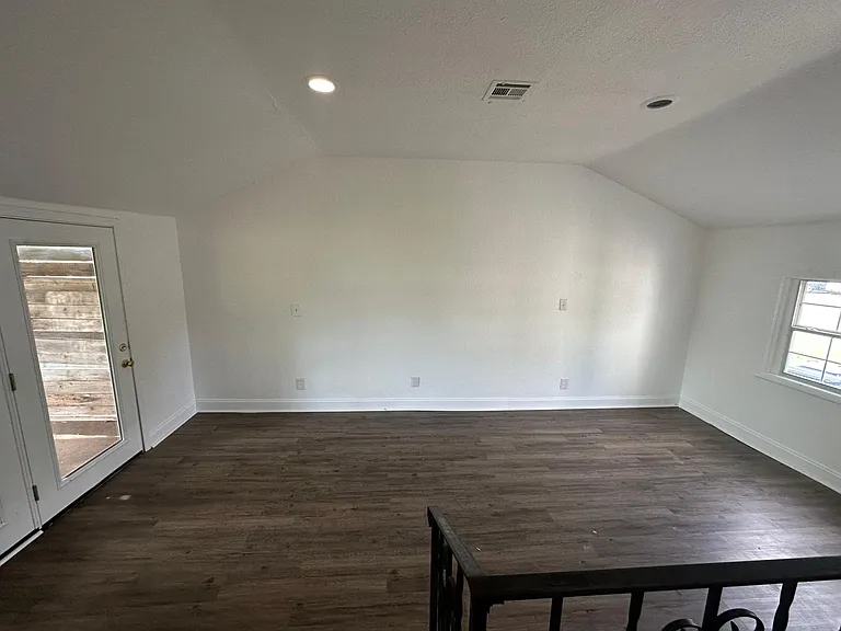 1476 Rancho Dr — Photo 11