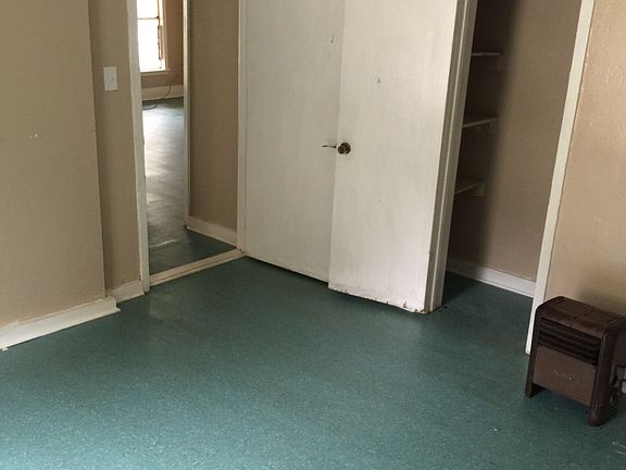 5th image of 2917 Desoto St