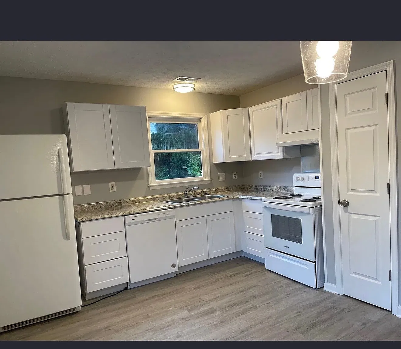 3 bed, 1100 sqft, $1,450 — Photo 3