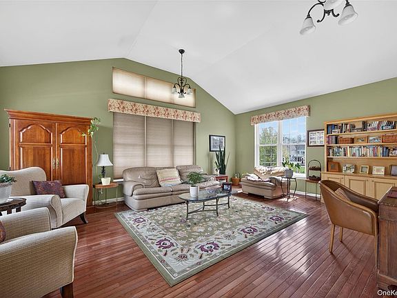 3rd image of 17 Oldwyck Crescent