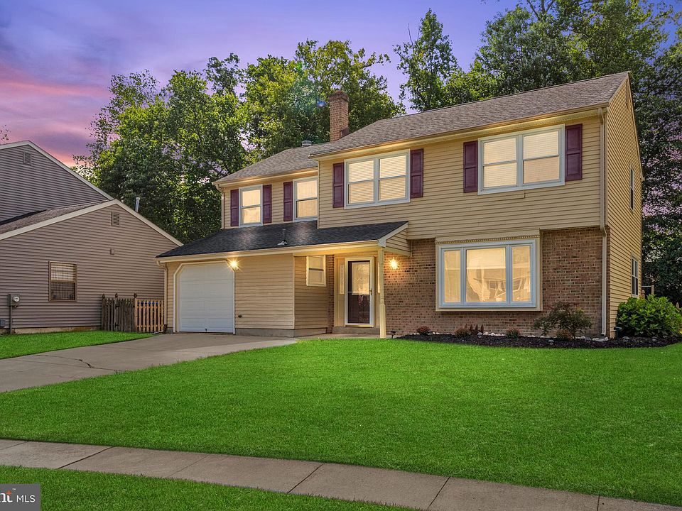 1st image of 8 Fairhill Ct