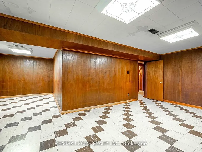 328 Jasper Ave — Photo 20