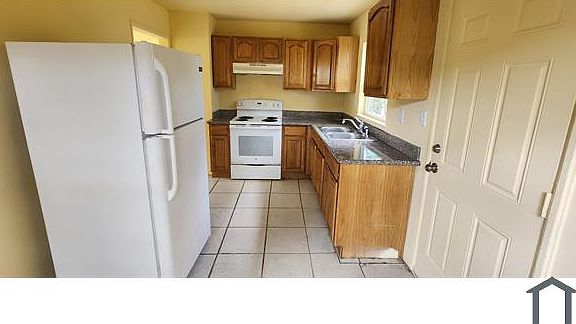 5th image of 2321 Grove St S