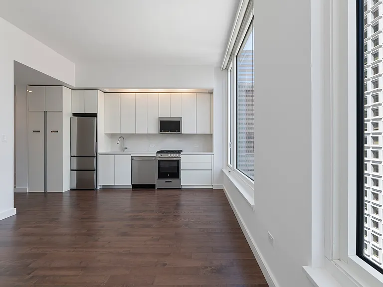 232 E 54th St #25B — Photo 3