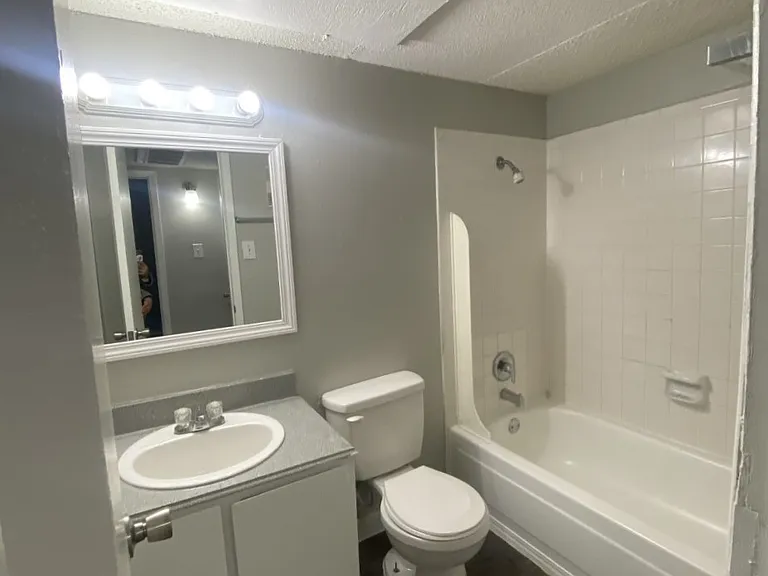 Edinburg Place Apartments — Photo 38