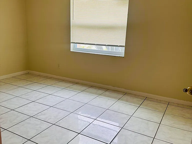 6245 Saxon Blvd — Photo 17