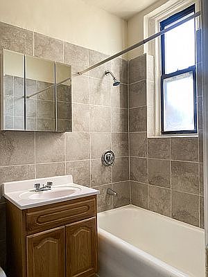 4th image of 4503 Carpenter Ave #1D
