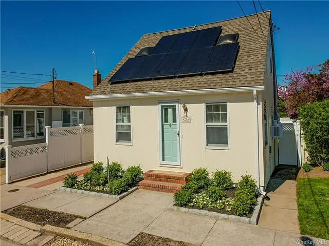 23 Garden City Ave
