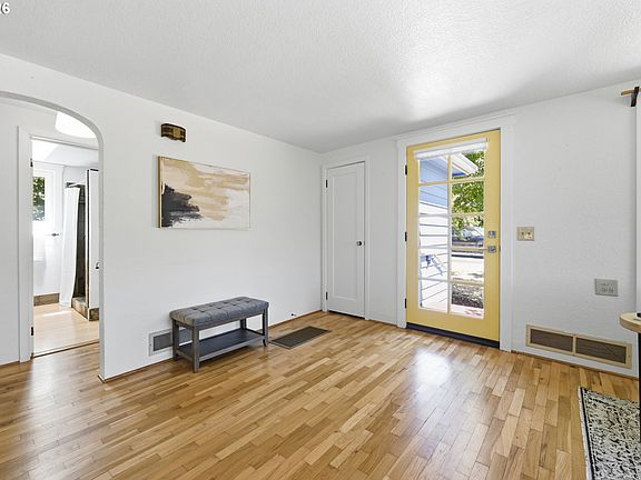 4th image of 2190 Jackson St