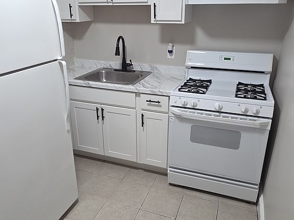 5th image of 144 N Streeper St