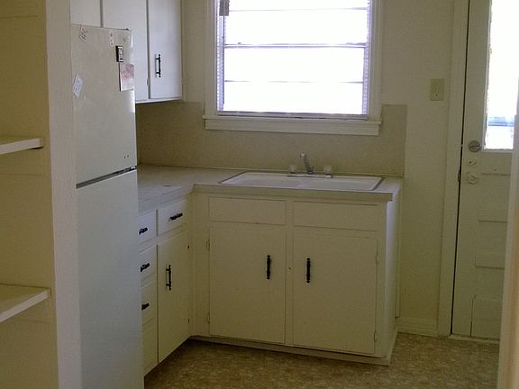 5th image of 1206 White Ave