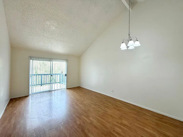 2652 Shadow Hills Dr — Photo 3