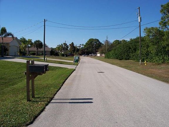3rd image of 7 Sportsman Cir