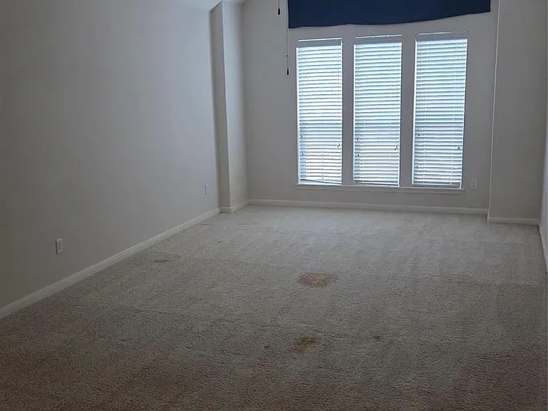 2103 Trinity Manor Ln — Photo 23