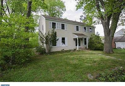 2nd image of 106 Lisa Dr