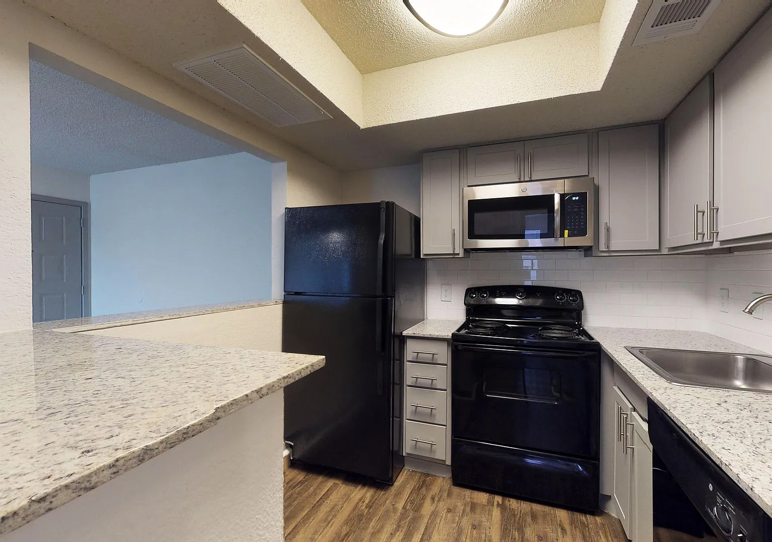 The Elise Apartments — Photo 1