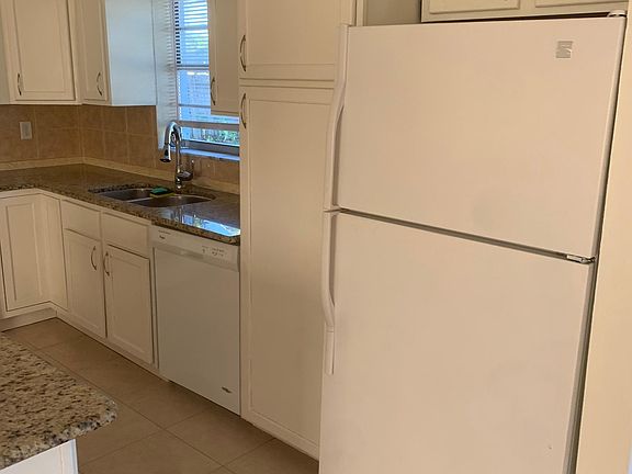 3rd image of 1185 SE Clifton Ln