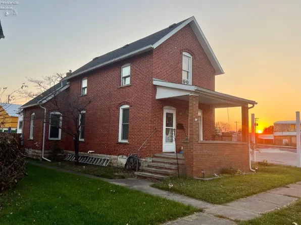 1513 Croghan St, Fremont, OH 43420