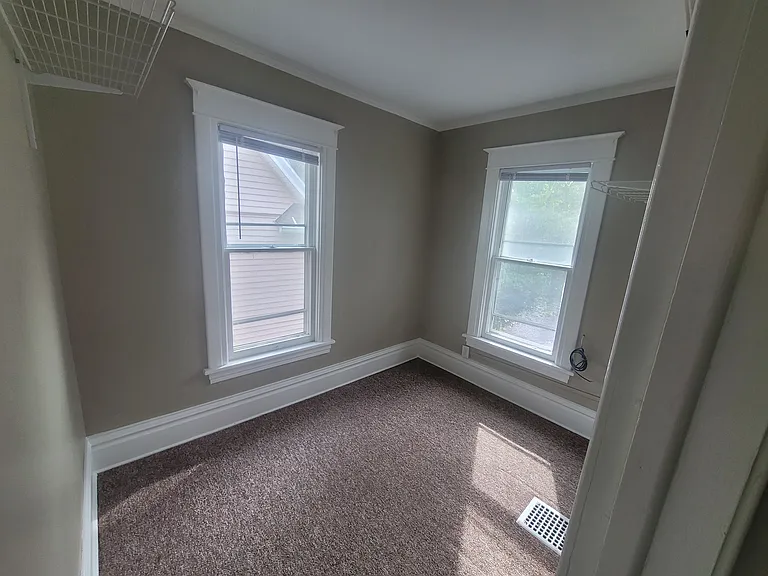 1123 W North St — Photo 12