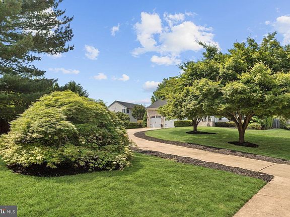 4th image of 4 Silktree Ct