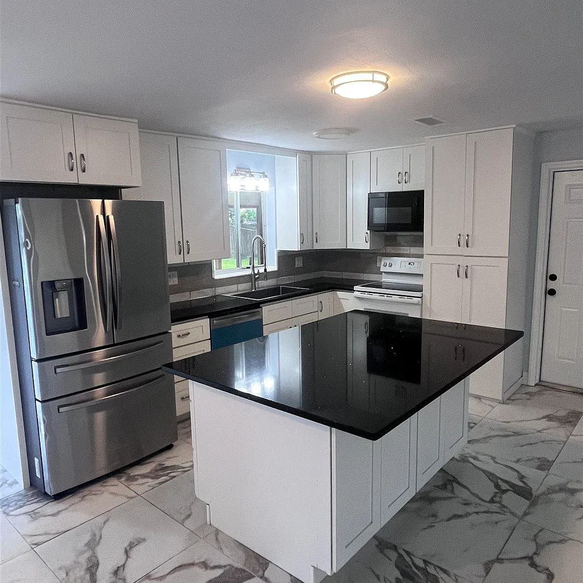 2 bed, 1218 sqft, $2,000 — Photo 3