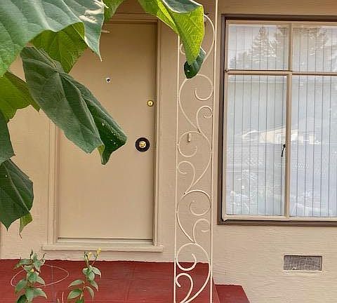 2nd image of 1014 Hudson St
