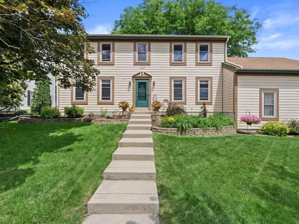 1237 Cavalier DRIVE, Waukesha, WI 53186