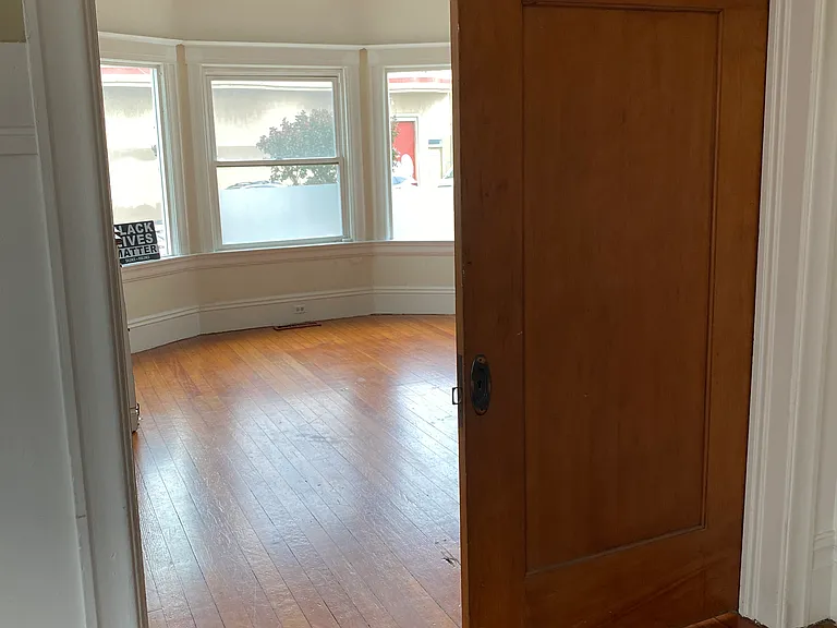4629 Shattuck Ave — Photo 11