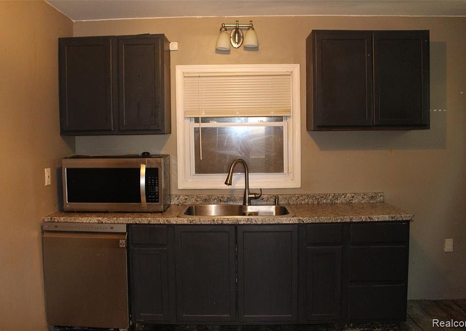 1st image of 15837 Fielding St
