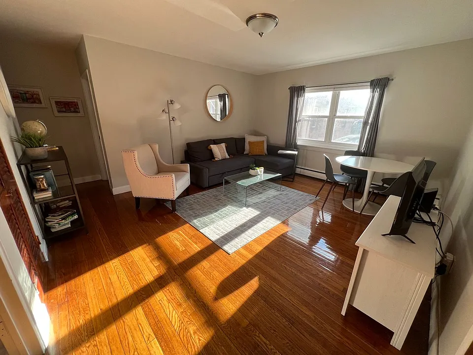 65 Chiswick Rd #2L