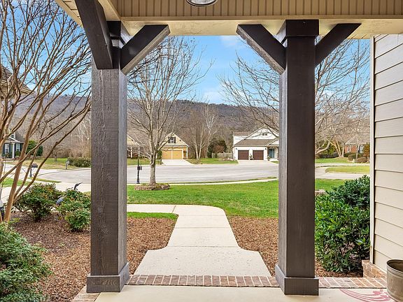 3rd image of 818 Lynnstone Dr