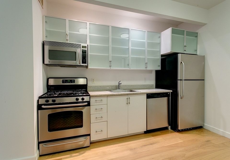 1st image of 37 Wall St APT 3L