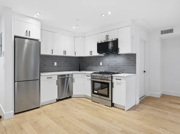 107 Waverly Avenue image 3 of 23