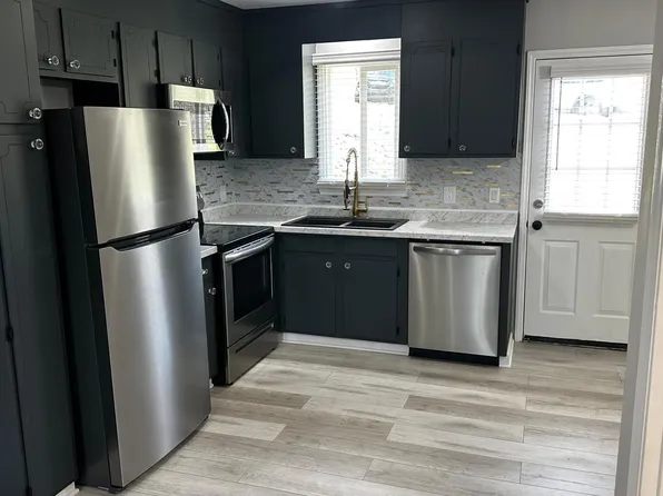 4152 Cherrywood Dr, Hudson, NC 28638