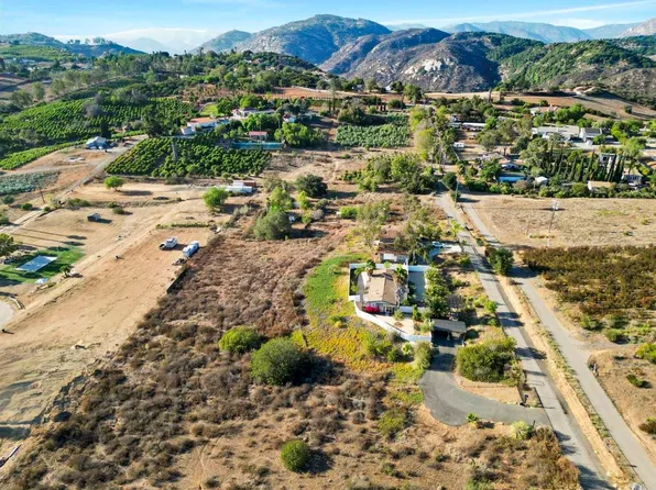 9383-85 W Lilac Rd, Escondido, CA 92026