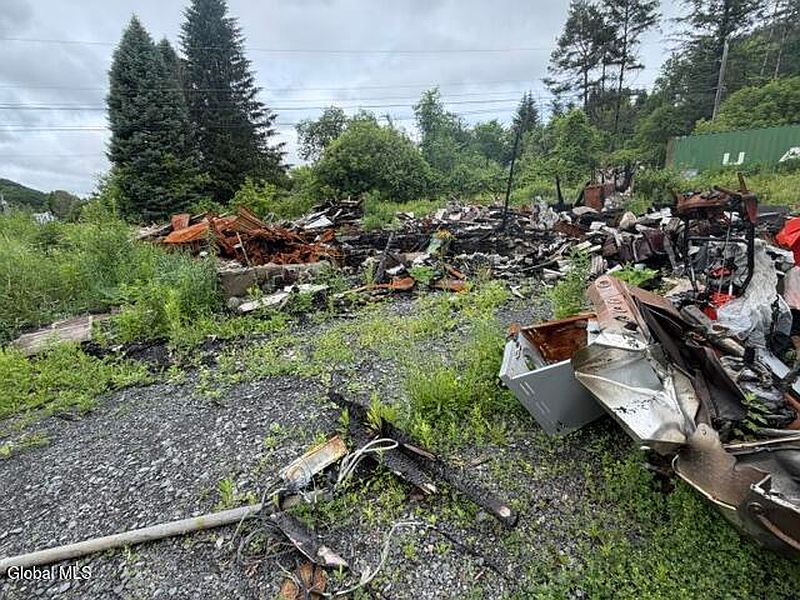 2nd image of 1580 Helderberg Trail