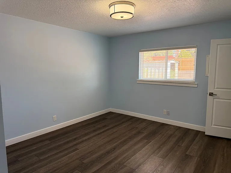 12013 Kashmir St NE — Photo 10