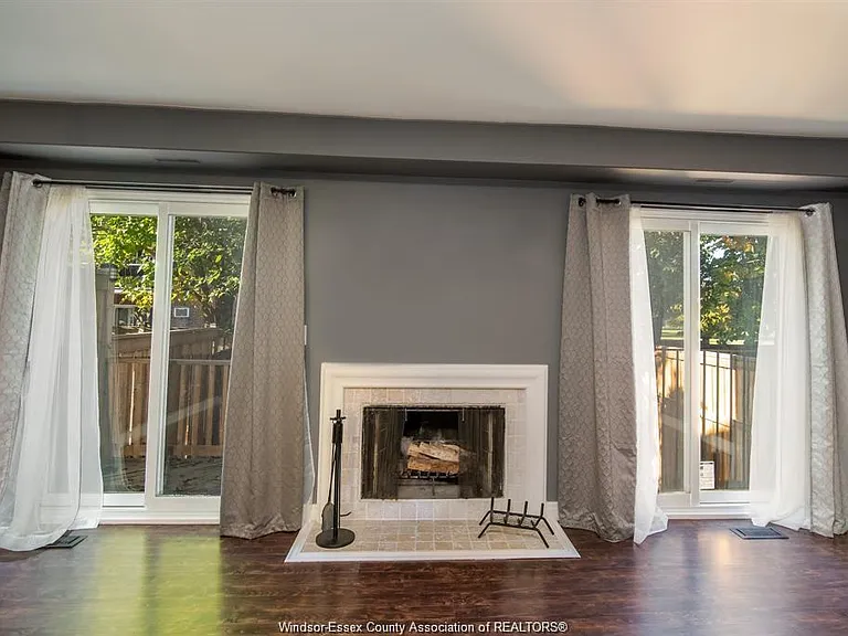 3925 Riverside Dr E — Photo 3