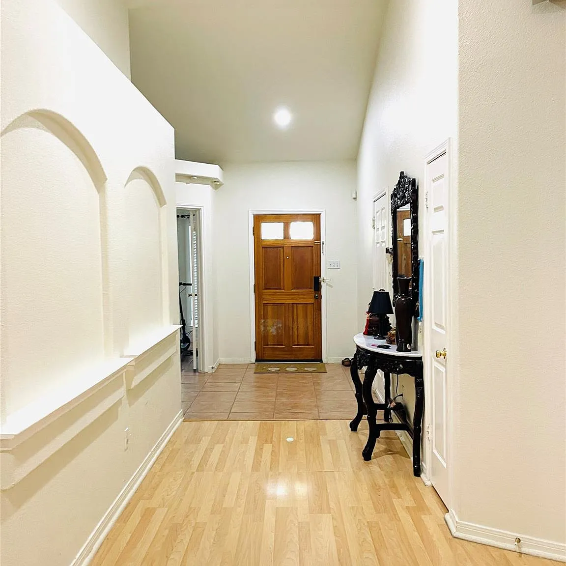 4 bed, 2.0 bath, 2277 sqft, $2,300 — Photo 3