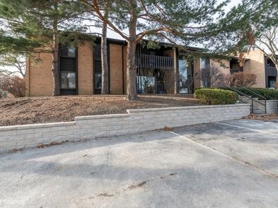 6142 Knoll Wick Rd APT 203, Willowbrook, IL, 60527