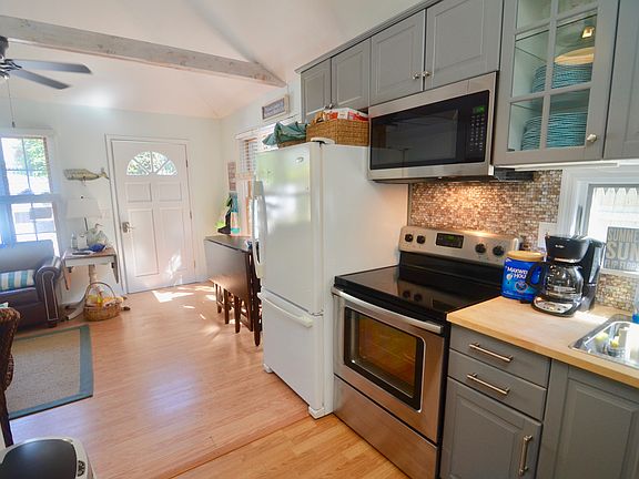 5th image of 541 Bayberry Walk