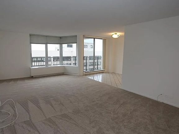 3rd image of 4170 N Marine Dr APT 4D
