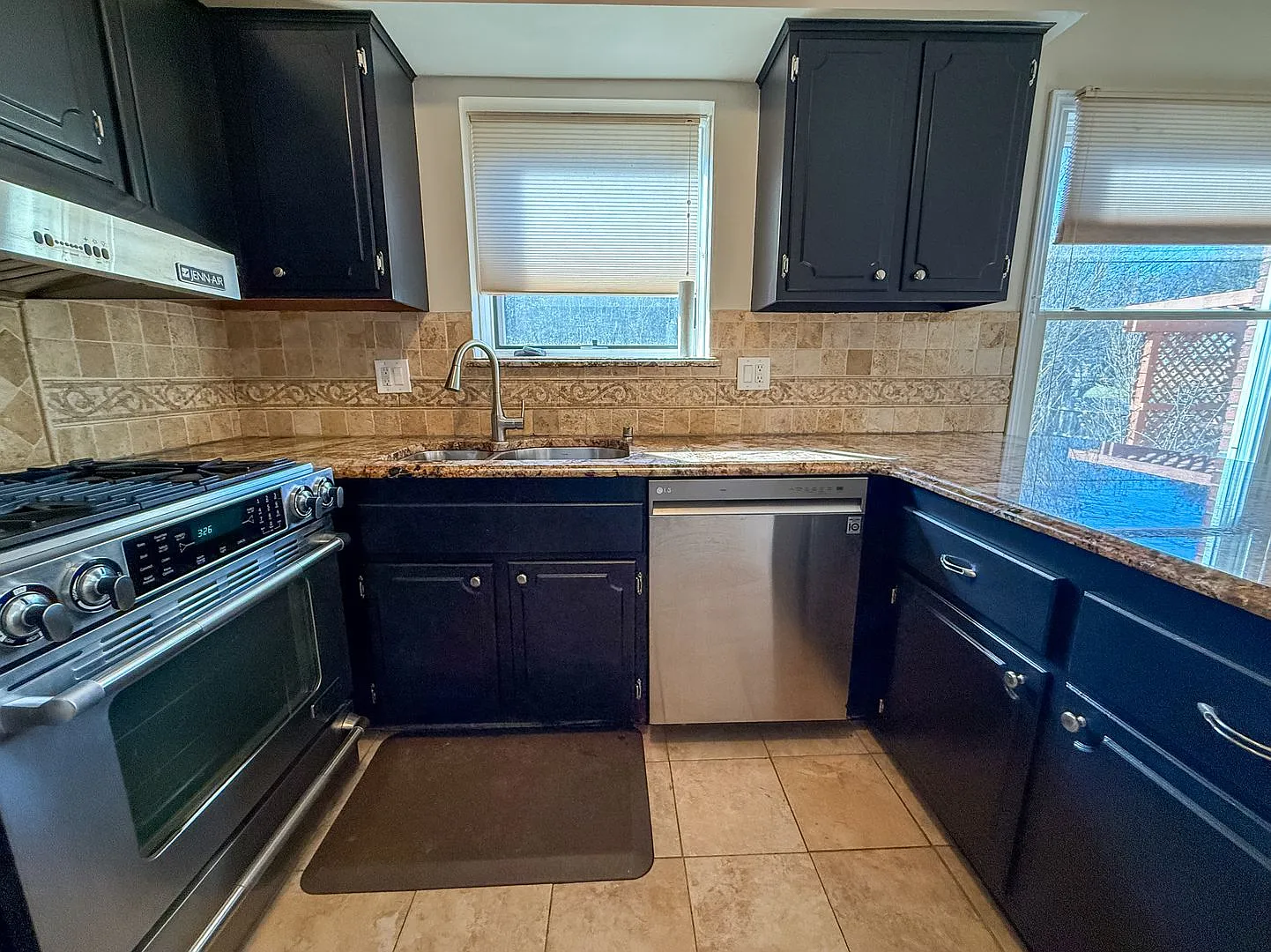 Spacious Home — Photo 3